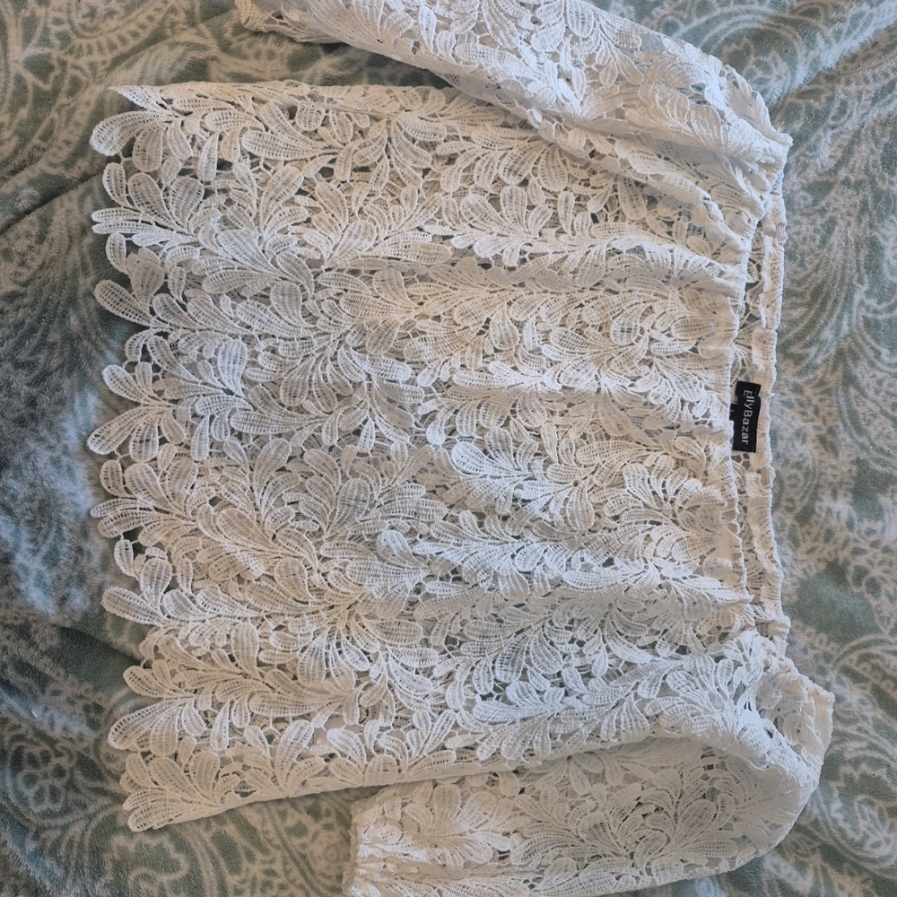 Chic White Lace Top - Picture 2 of 6